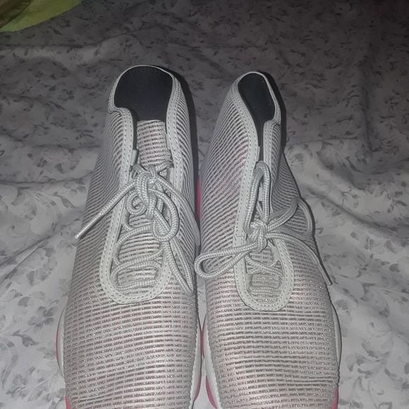 Sneakers - Picture 2 of 3